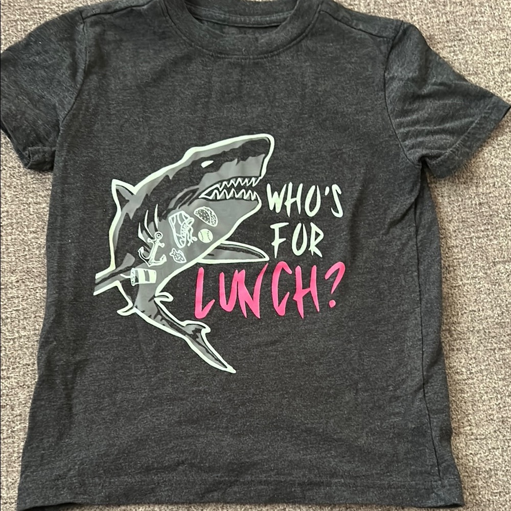 🌺 Kids Shark Graphic T-Shirt - Black & Pink Boys Size 4/5 XS.